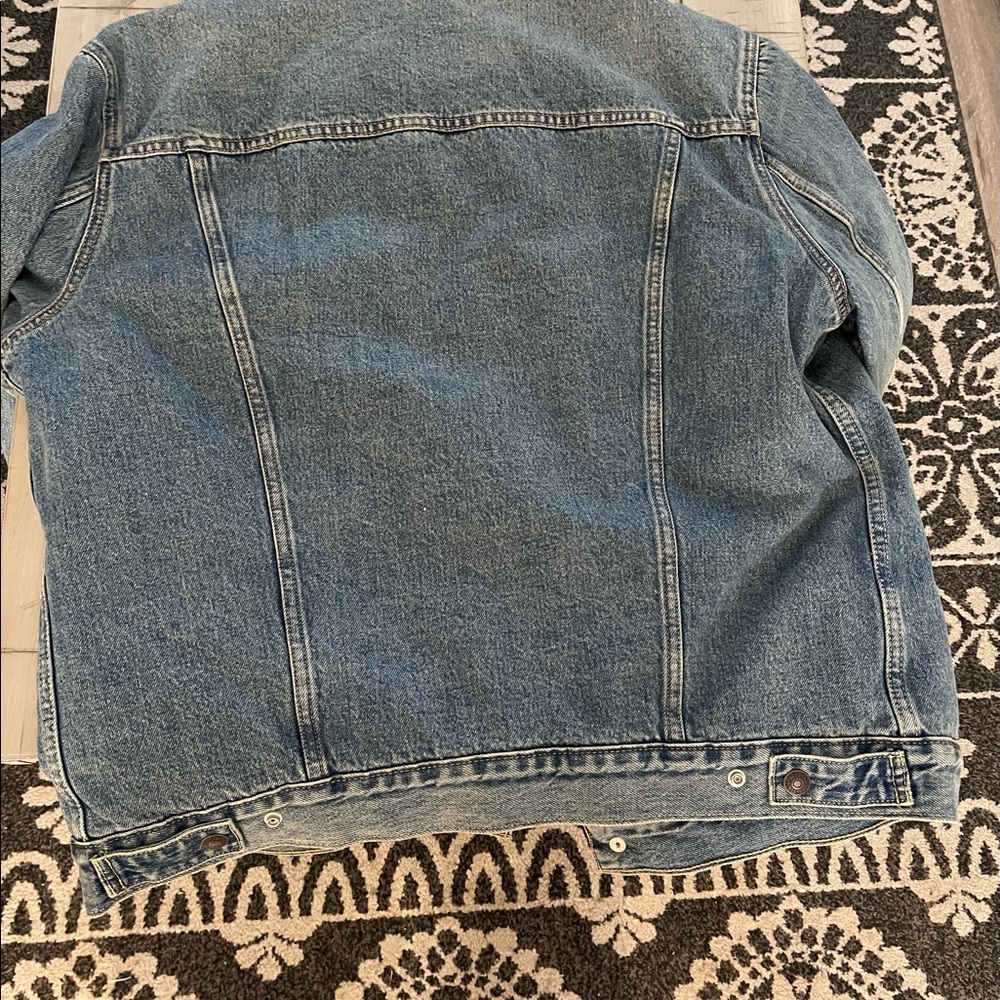Sherpa Trucker Jacket Size Large - New with tags - Picture 3 of 3